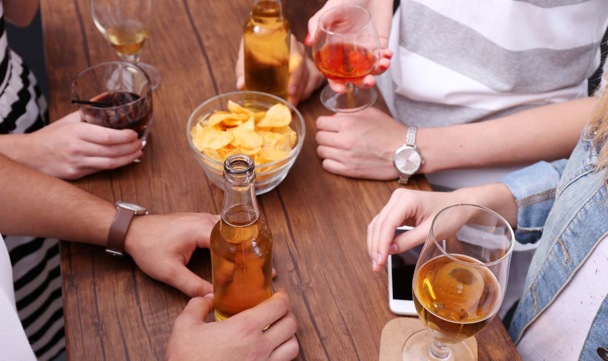 Češi mistři! Při nadužívání alkoholu. Ostropestřec mariánský pomůže